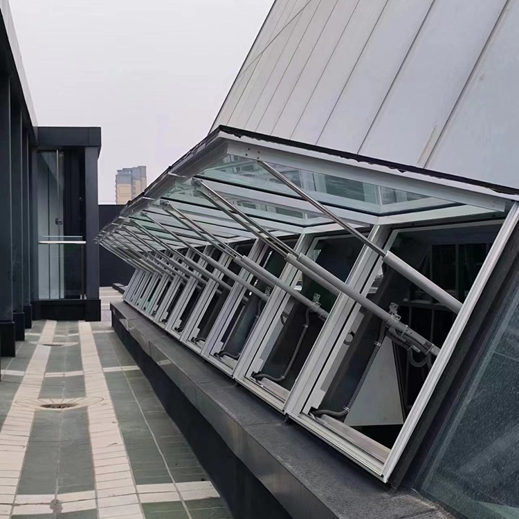 側(cè)開電動采光排煙天窗